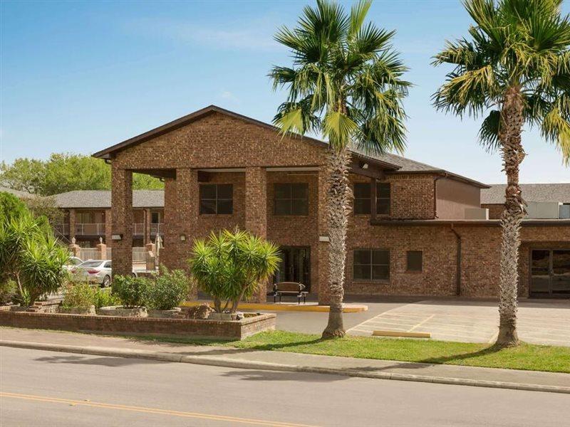 Super 8 By Wyndham Universal City Extérieur photo