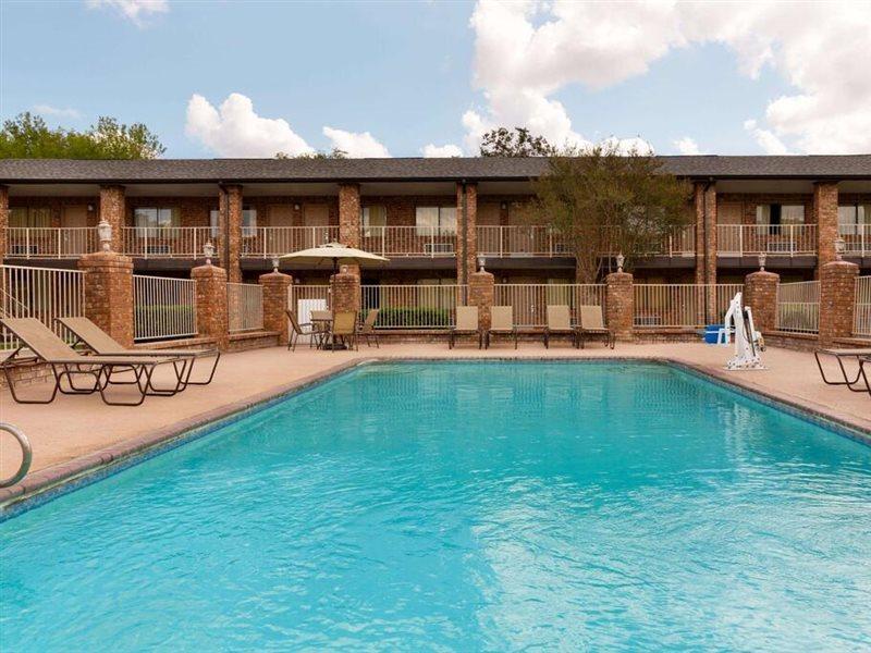 Super 8 By Wyndham Universal City Extérieur photo