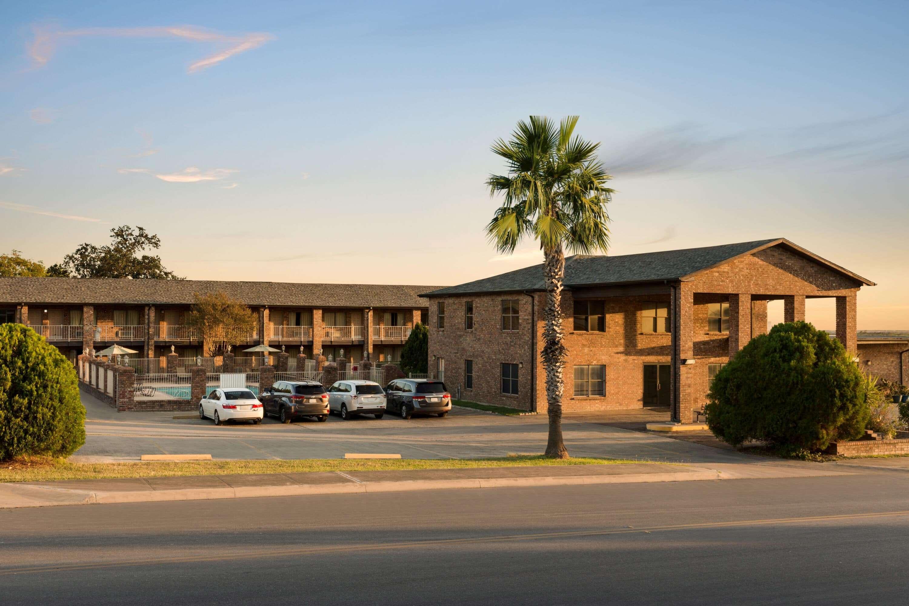 Super 8 By Wyndham Universal City Extérieur photo