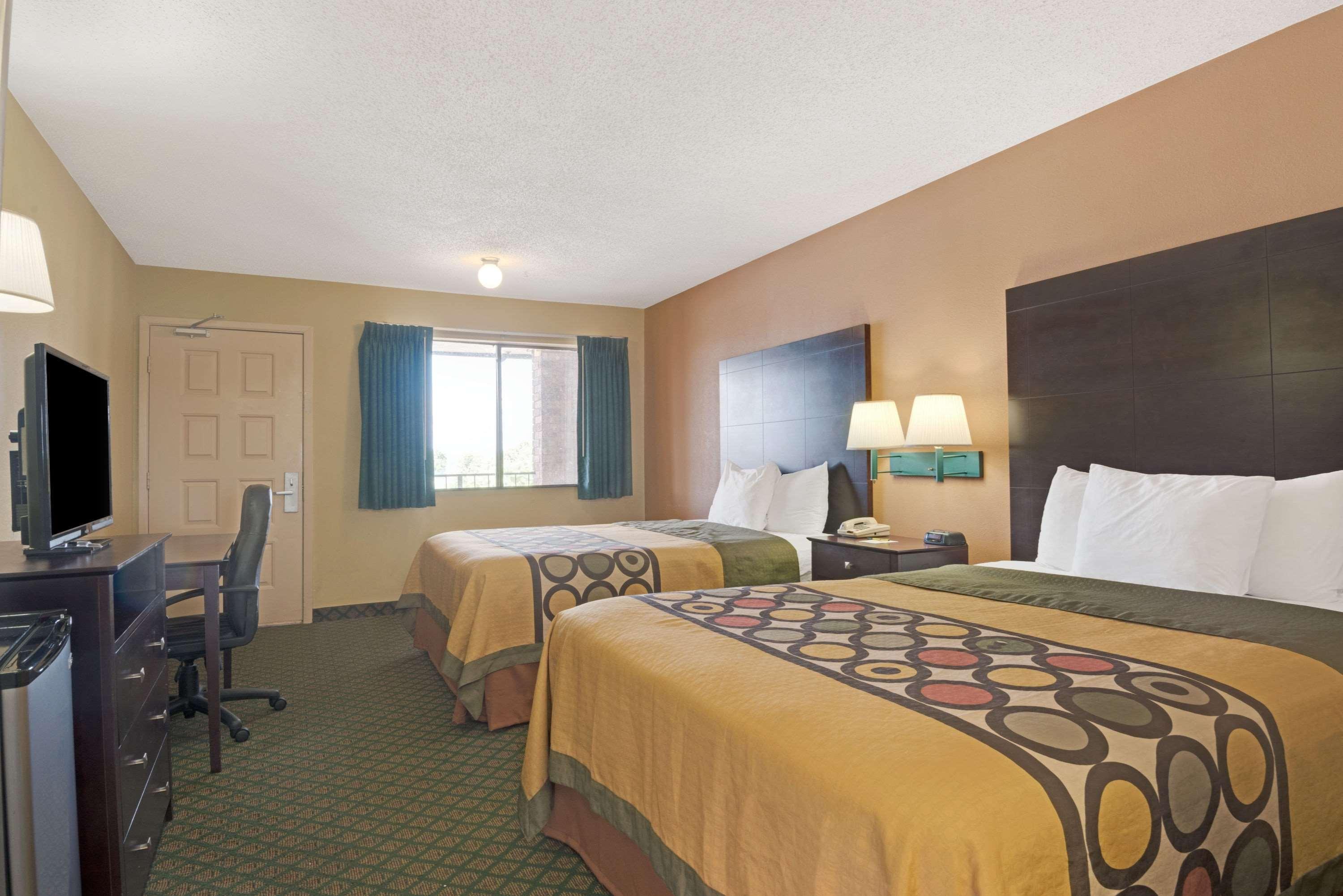 Super 8 By Wyndham Universal City Extérieur photo