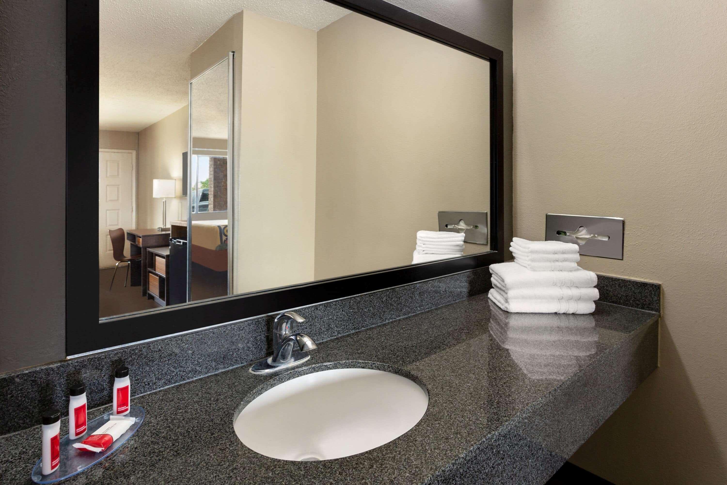 Super 8 By Wyndham Universal City Extérieur photo