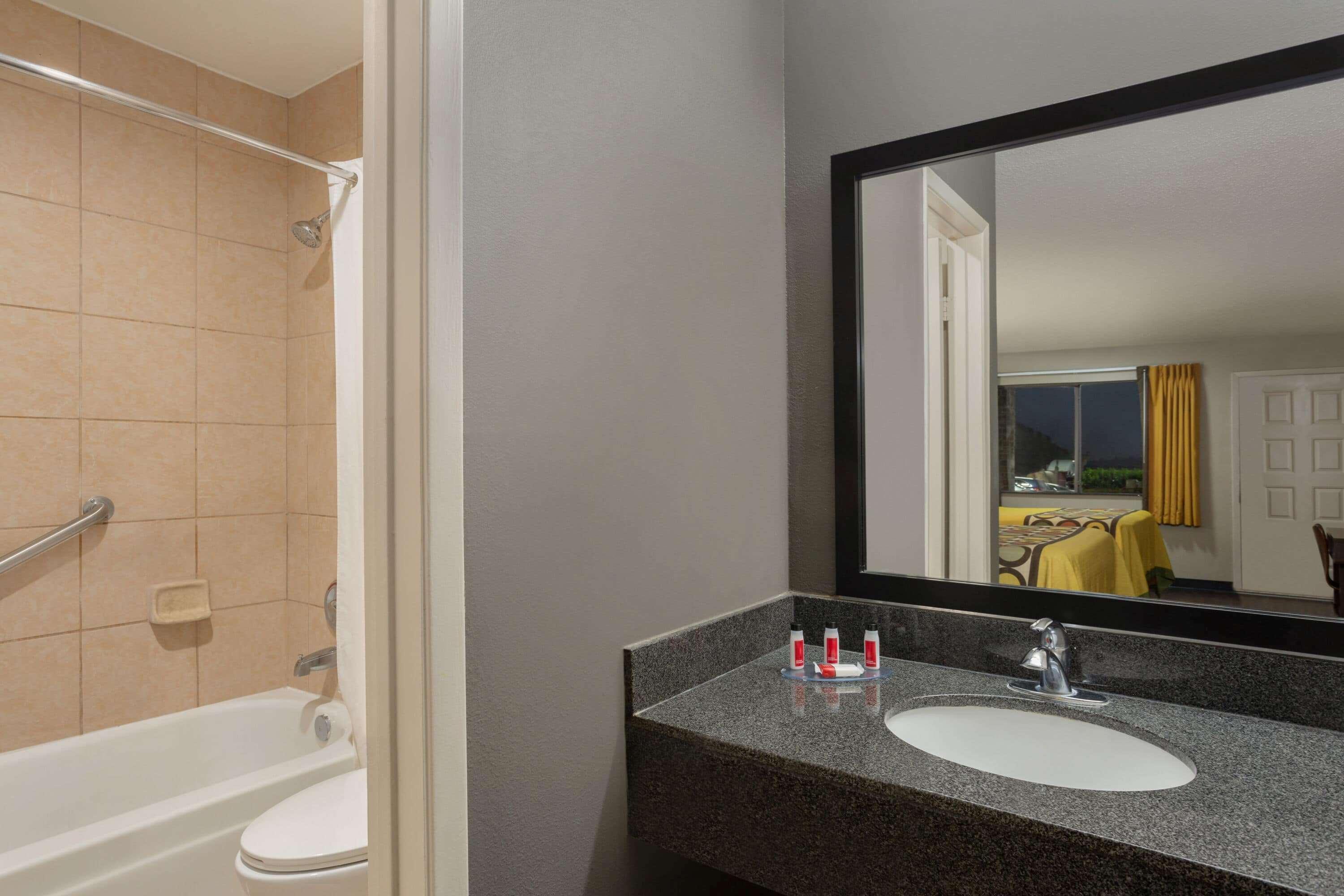 Super 8 By Wyndham Universal City Extérieur photo