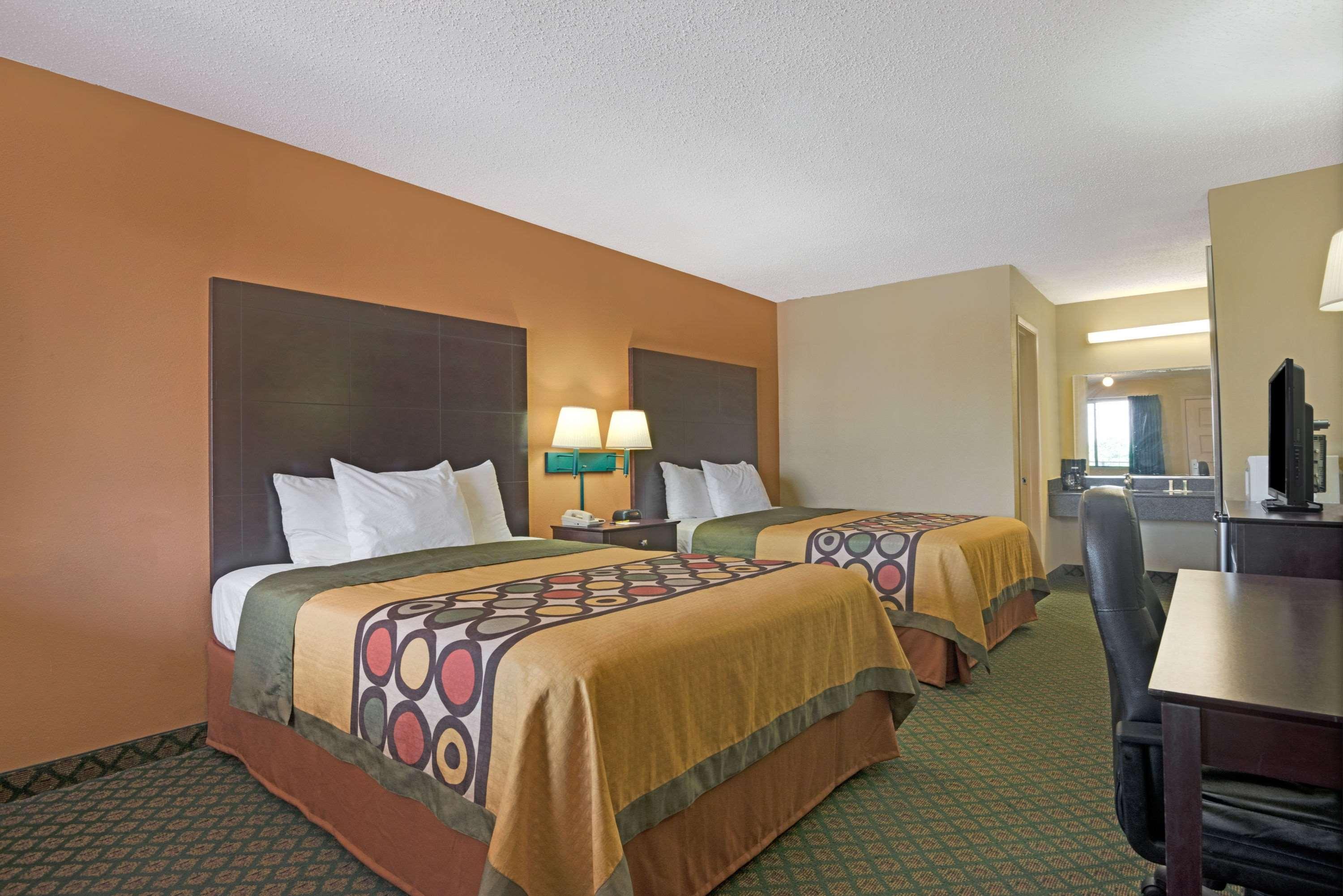 Super 8 By Wyndham Universal City Extérieur photo