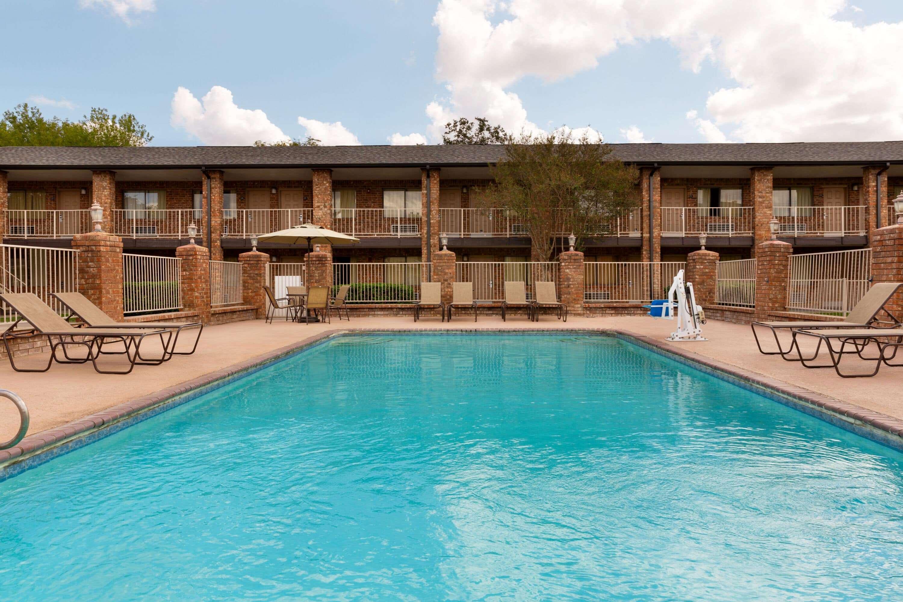 Super 8 By Wyndham Universal City Extérieur photo