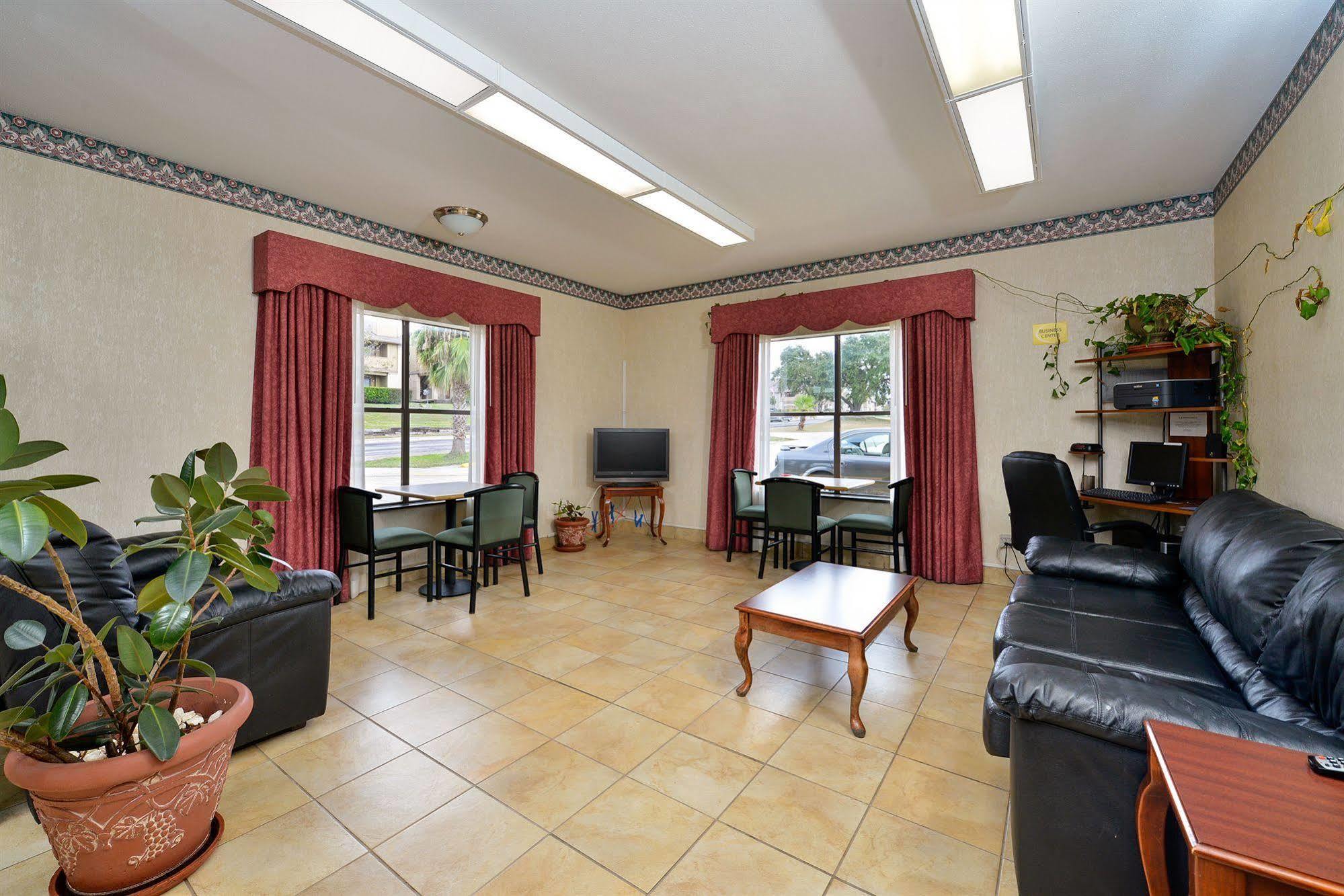 Super 8 By Wyndham Universal City Extérieur photo